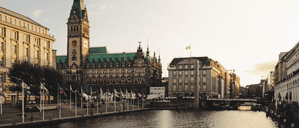 Family Office Investor für Logistikimmobilien in Hamburg: KALDOX